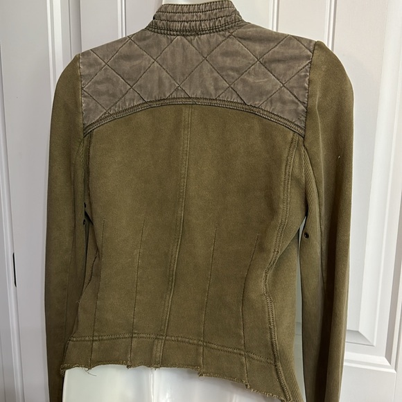 Appears New Free People Fatigue Green Jacket s/p smoke free. - Picture 5 of 7